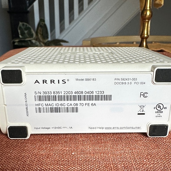 Arris SURFboard SB6183 Modem - White - Picture 2 of 3